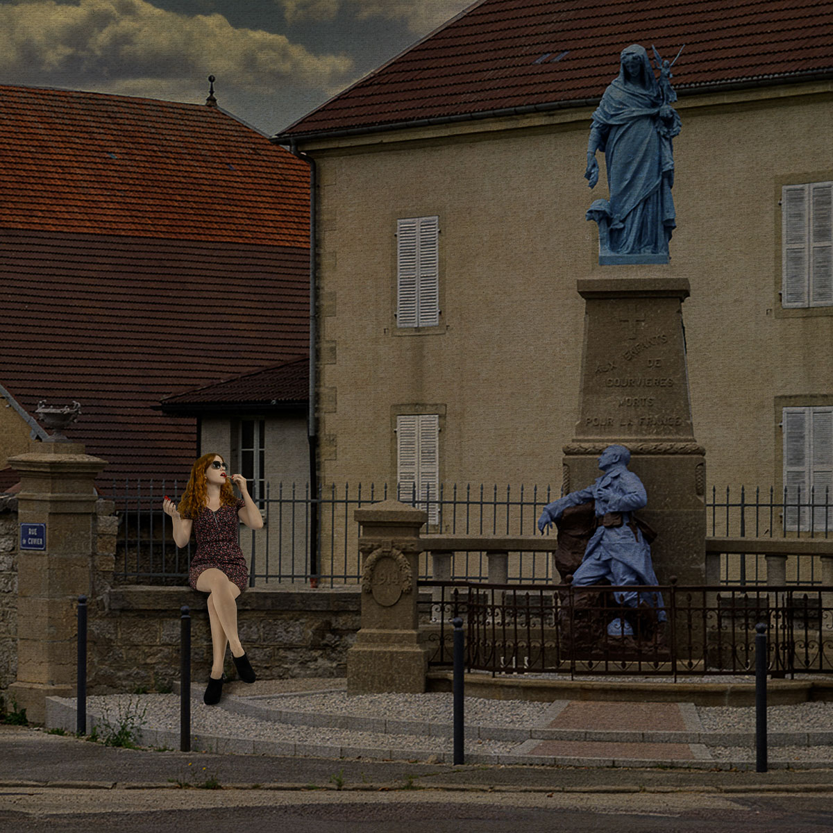 50-Monument-aux-morts-et-Vierge-bleus-Courvière.jpg